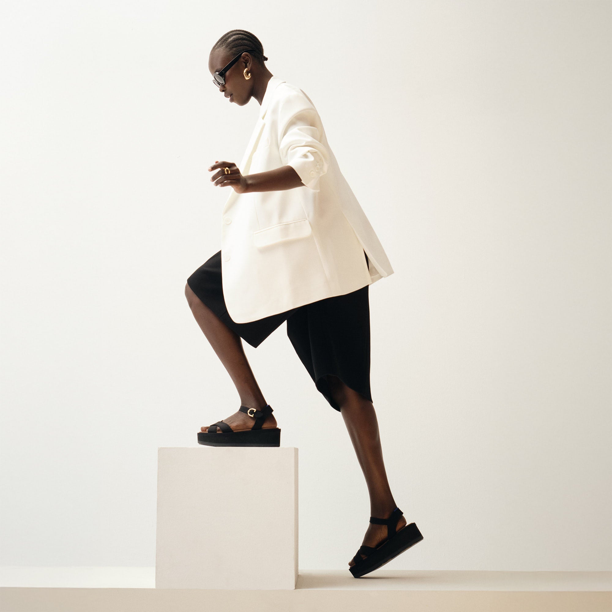 The Criss?M??ross Lightweight Wedge Sandal - Black - Image 3